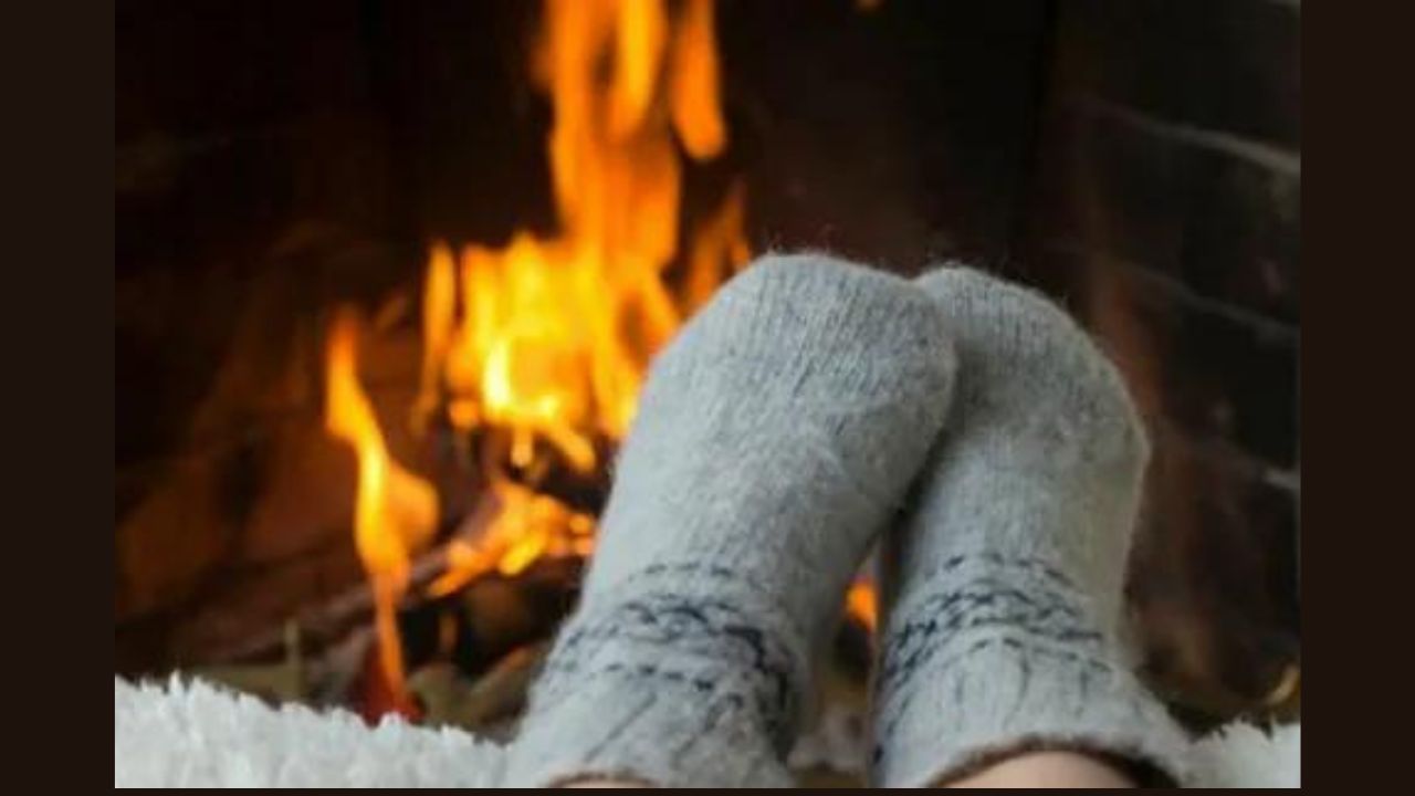 How to Keep Feet Warm While Sitting in Winter